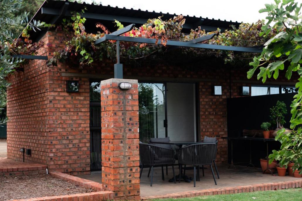 Liedjiesbos Urban Olive Farm Bed & Breakfast Bloemfontein Exterior photo
